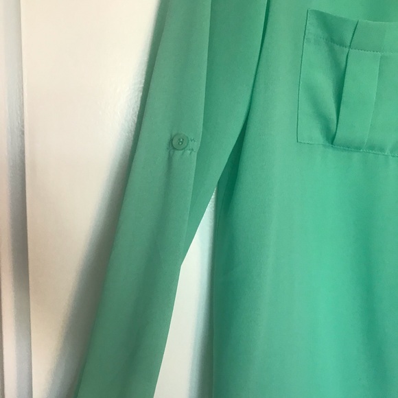 Mint green button down blouse, Medium - Picture 4 of 5